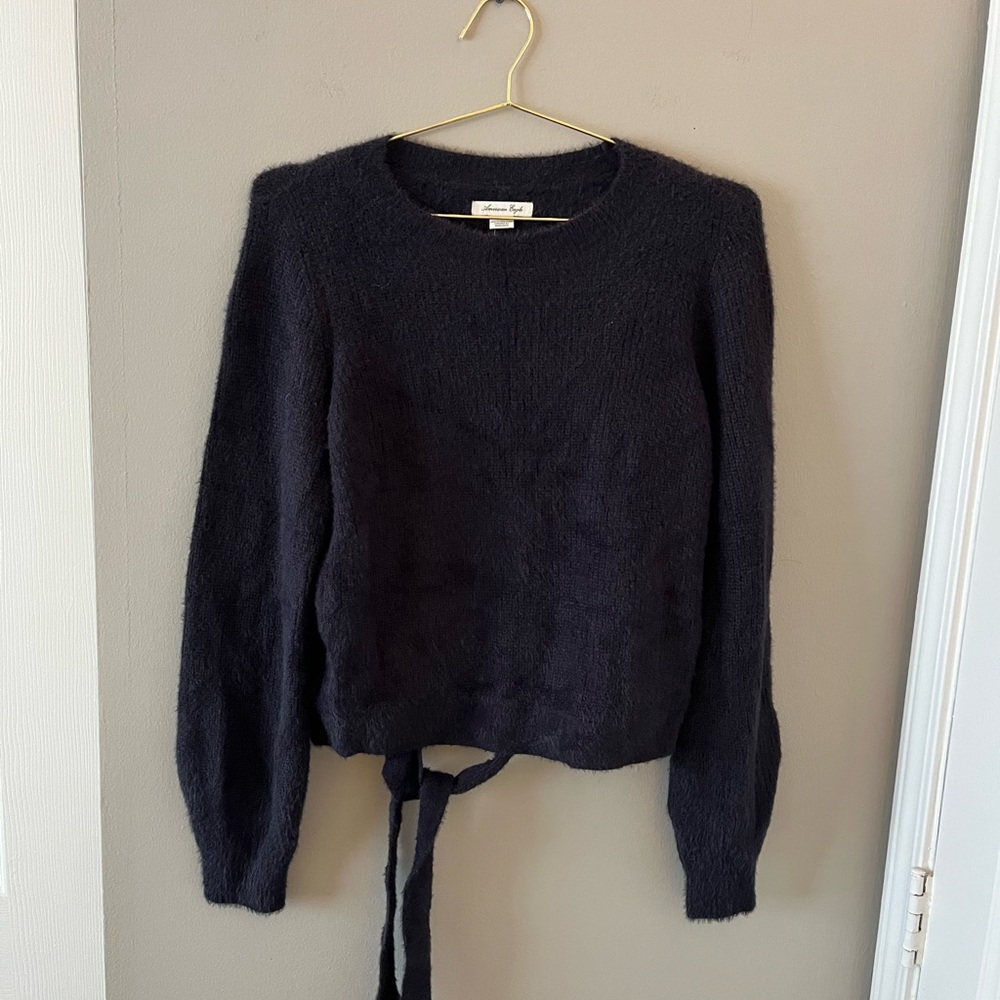 NWT American Eagle Outfitters Black Crewneck Sweater